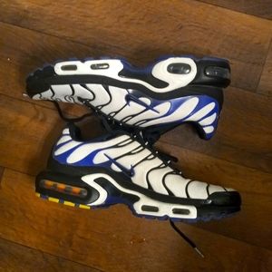 Nike TN Air max size 9 color white blue and black